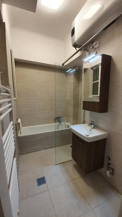בודפשט Modern Parkside Garden View Apartment מראה חיצוני תמונה